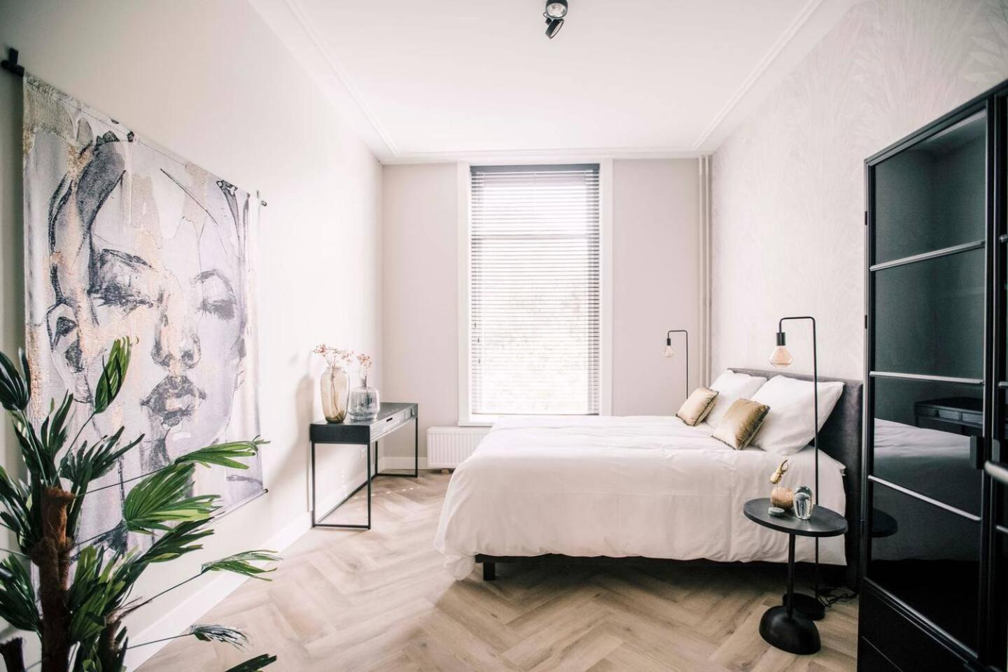 Xxl Loft With Bath Located Stadsvilla Тилбург Екстериор снимка