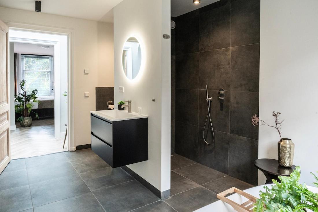 Xxl Loft With Bath Located Stadsvilla Тилбург Екстериор снимка