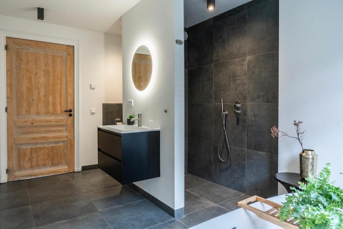 Xxl Loft With Bath Located Stadsvilla Тилбург Екстериор снимка