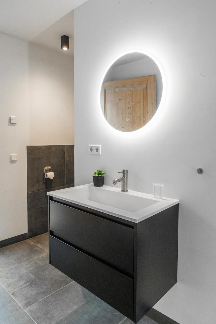 Xxl Loft With Bath Located Stadsvilla Тилбург Екстериор снимка